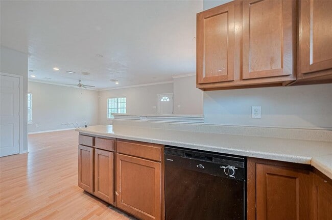 Building Photo - 213 W Murrill Ave