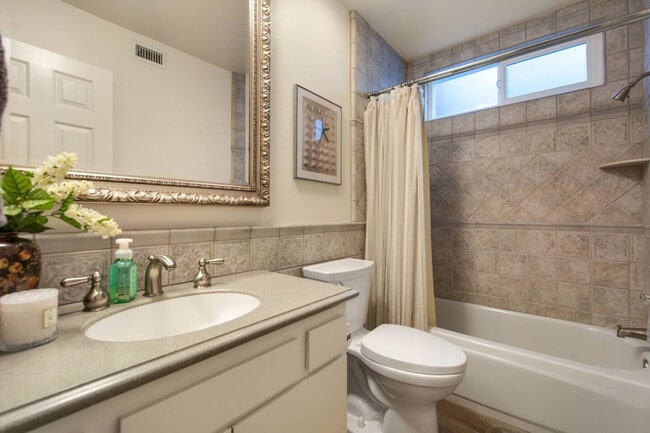 Building Photo - 3672 Seascape Dr