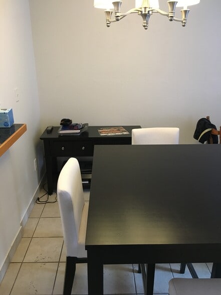 Dining room - 3000 Colorado Ave