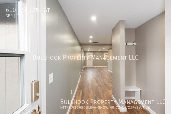 Building Photo - 610 1/2 12th St-