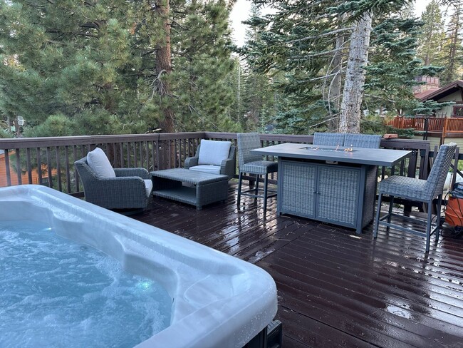 Building Photo - Modern 4-Bedroom Home Near Canyon Lodge – ...