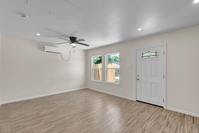 Building Photo - 10302 Sierra Dr