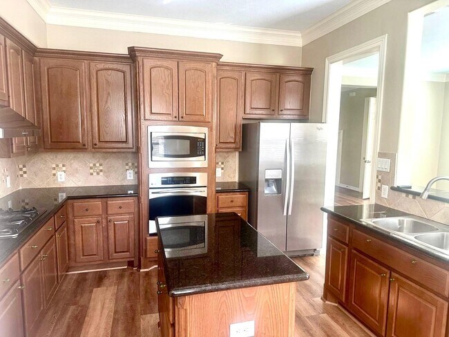 Building Photo - 11627 Royal Oaks Trce