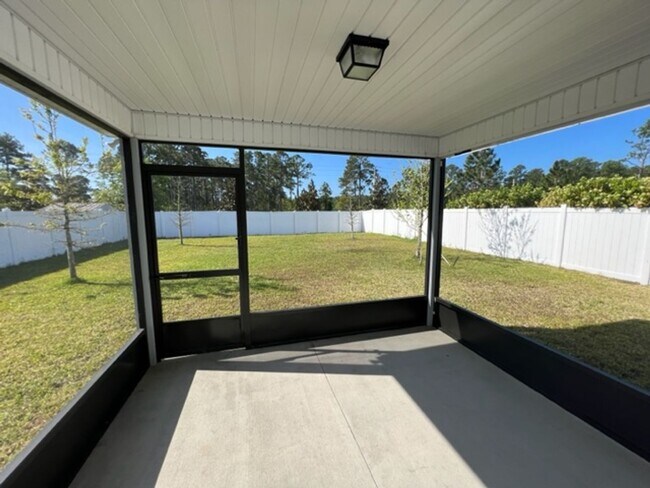Building Photo - Introducing this stunning 4-bedroom, 2-bat...