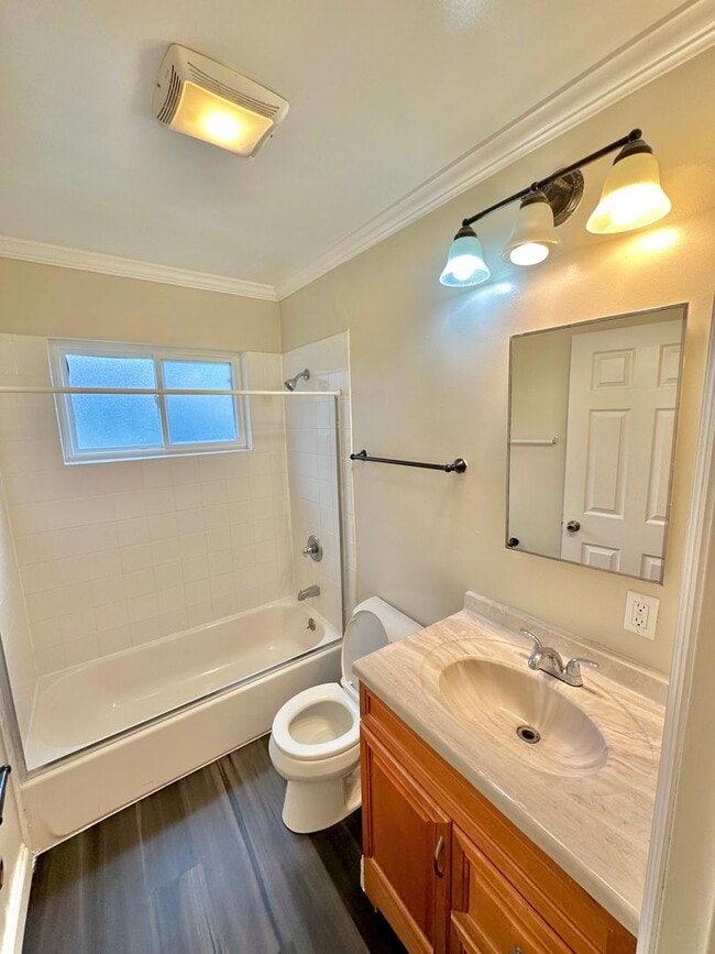 Building Photo - $1,950 - GORGEOUS TWO BEDROOM DUPLEX UNIT WITH GARAGE IN HAYWARD FOOTHILLS