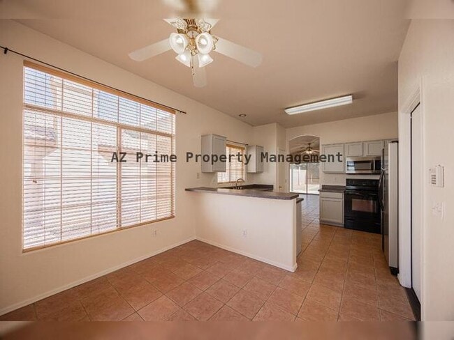 Building Photo - 601 S Silverbrush Dr