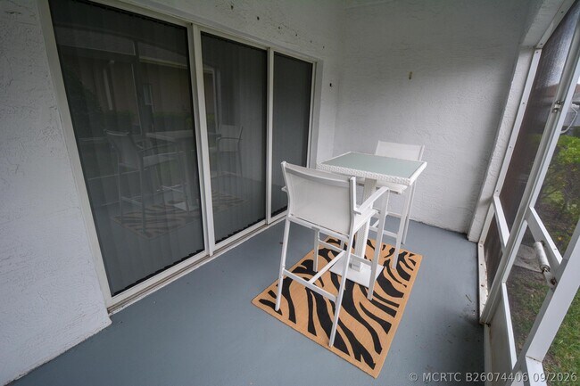 Building Photo - 1825 Sandhill Crane Dr