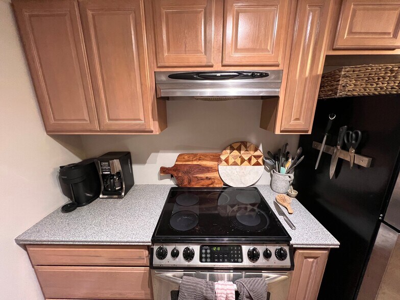 Building Photo - 4659 28th Rd S