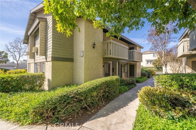 Building Photo - 960 E Bonita Ave