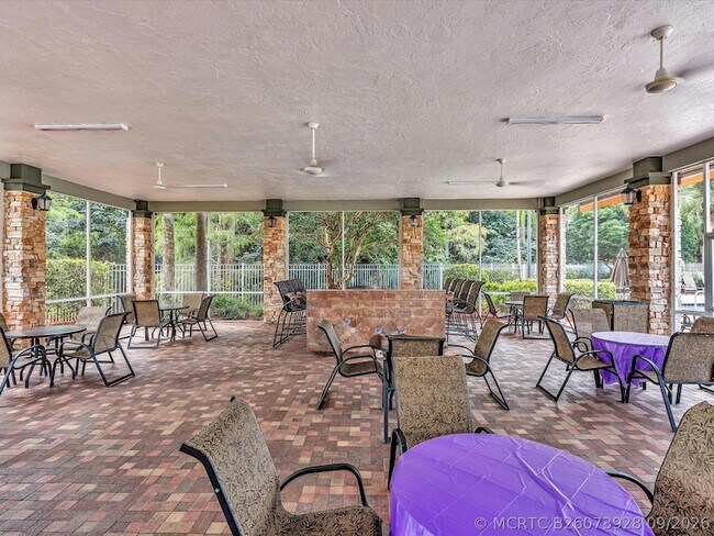 Building Photo - 7834 Oak Grove Cir