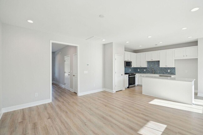 Building Photo - 3 Bedroom 2.5 Bathroom House in Hawthorne ...