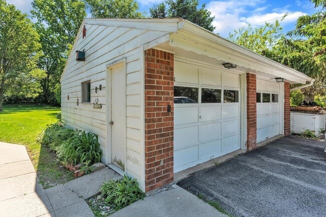 Building Photo - 29102 Hufford Rd
