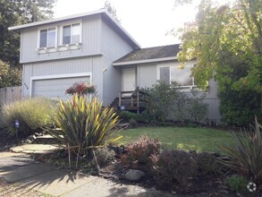 Building Photo - 4836 Parktrail Dr