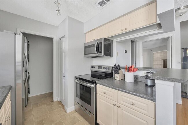 Building Photo - 8647 Mallard Reserve Dr