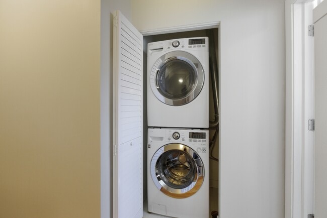 Building Photo - 2854 N River Walk Dr