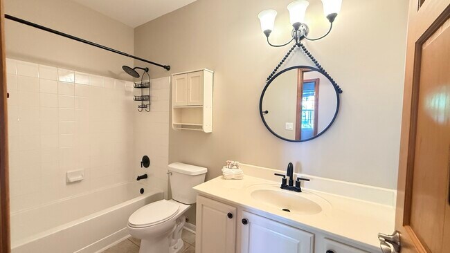 Building Photo - 2437 Oneida Ln