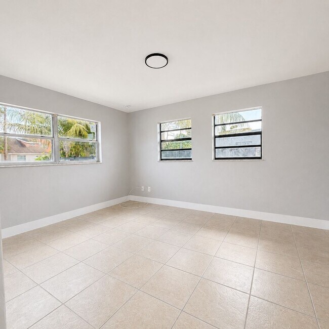 Building Photo - 1570/1572 CYPRESS DR