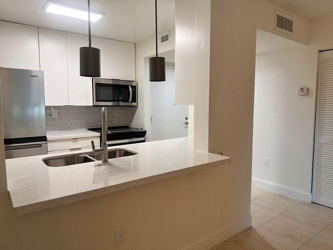Building Photo - 1500 Brickell Ave