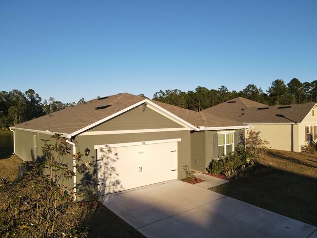 Building Photo - Spacious 4 Bed 2 Bath Home COMMUNITY POOL ...