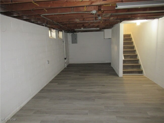 Building Photo - 285 Marion Dr