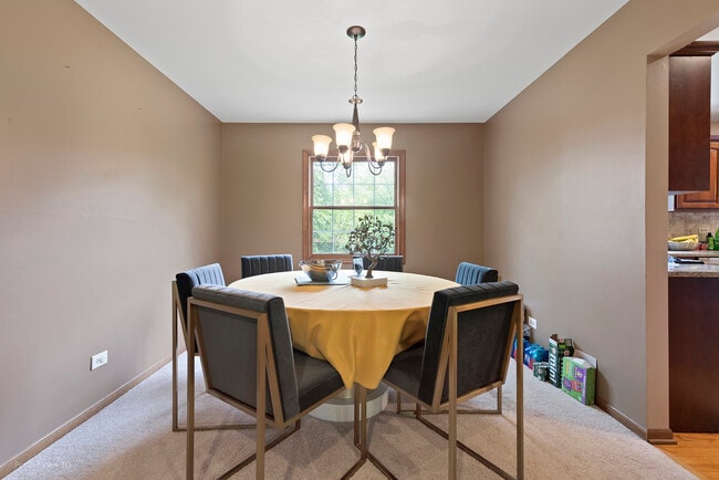 Building Photo - 560 Rapidan Ct