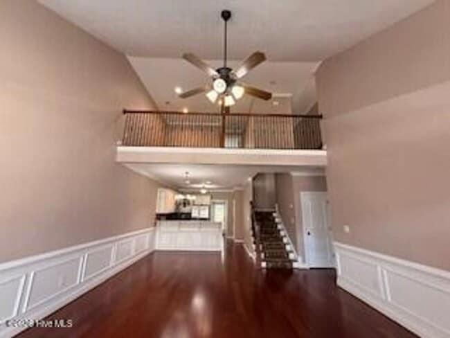 Building Photo - Charming townhome in private gated community