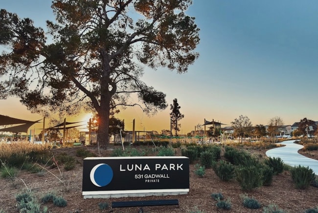 Building Photo - Spacious 4Bd 4Ba Tri-Level Home in Luna Park Community in Irvine