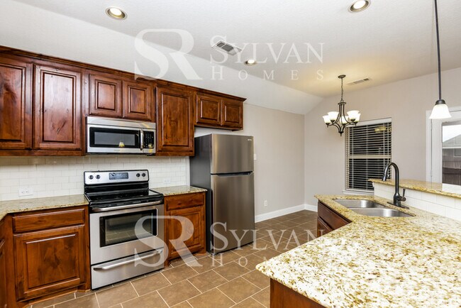 Building Photo - Prepare to be impressed by this 4bedroom, 2.5 bathroom home