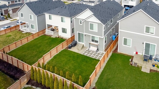 Building Photo - Beautiful 3 Bedroom 2.5 Bathroom Property