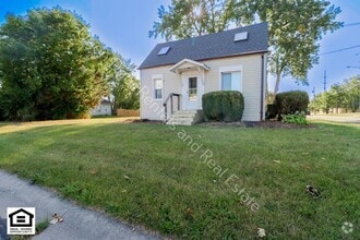 Building Photo - Now available 3 bedroom home