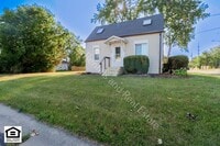 Building Photo - Now available 3 bedroom home