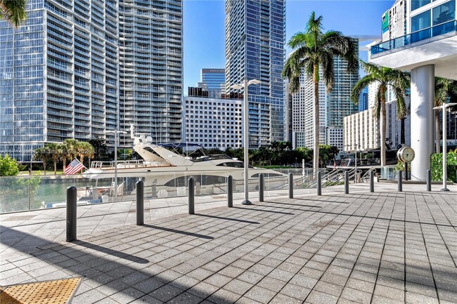 Building Photo - 200 Biscayne Blvd Way