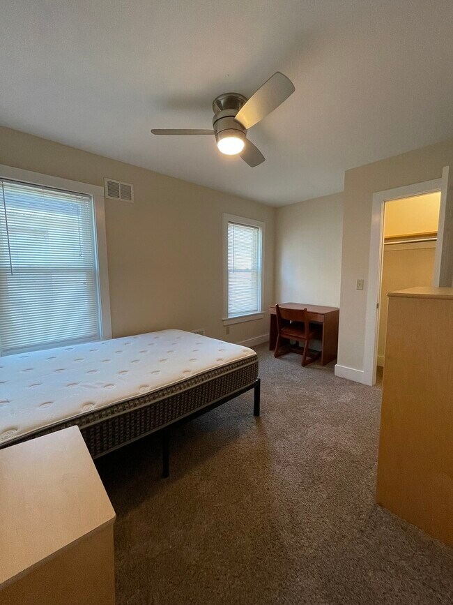 Building Photo - 524 7th Ave