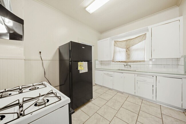 Building Photo - 2 Bedrooms and 1 Bathroom located in Denver Heights Subdivision