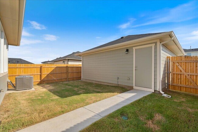 Building Photo - 306 Azua Path