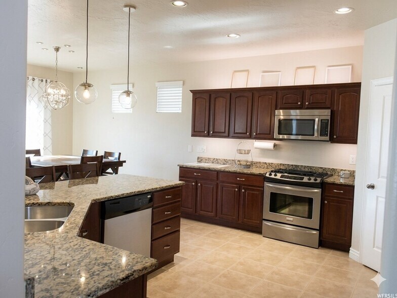 Building Photo - 5193 Fox Hollow Way