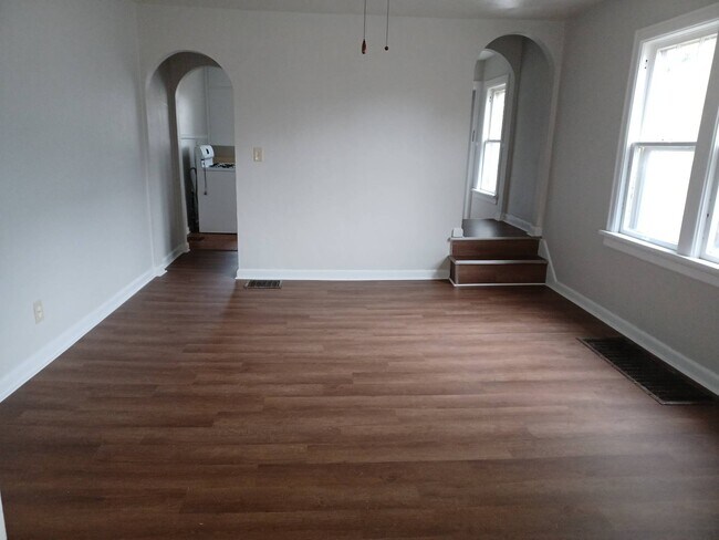 Building Photo - 3038 E Lynn St