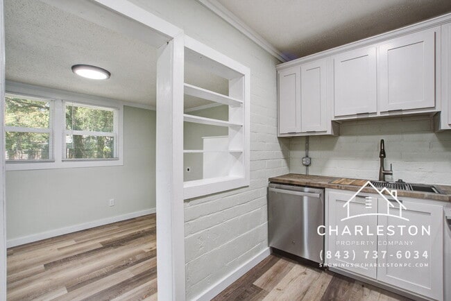 Building Photo - 118 Klein St