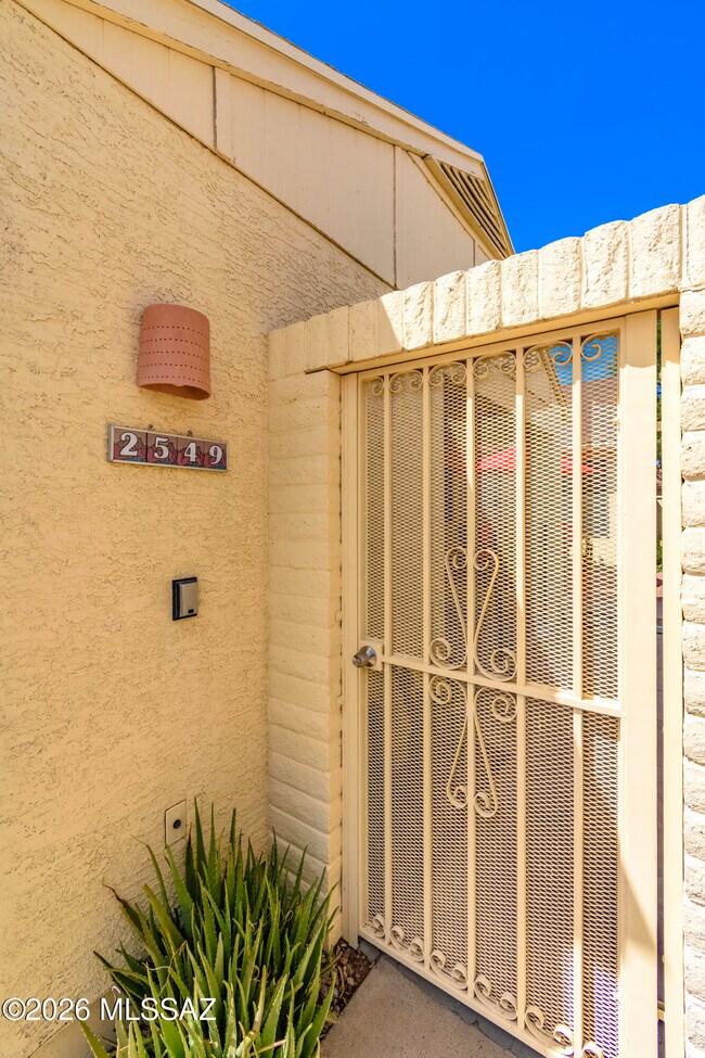 Building Photo - 2549 N Palo Santo Dr