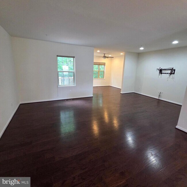 Building Photo - 7825 Rappaport Dr