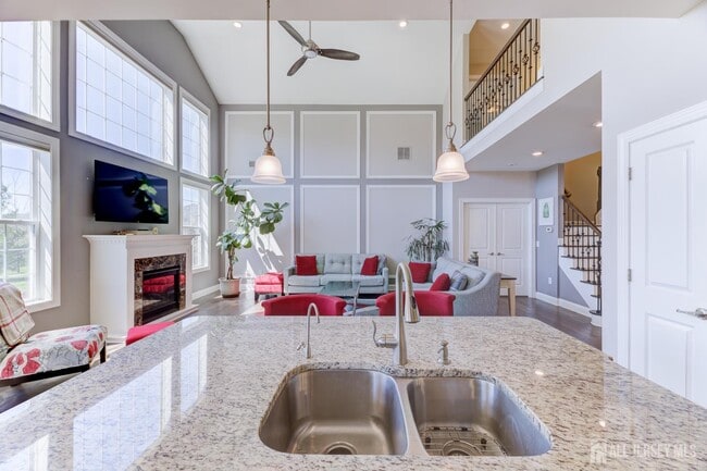 Building Photo - 6 Michelangelo Dr