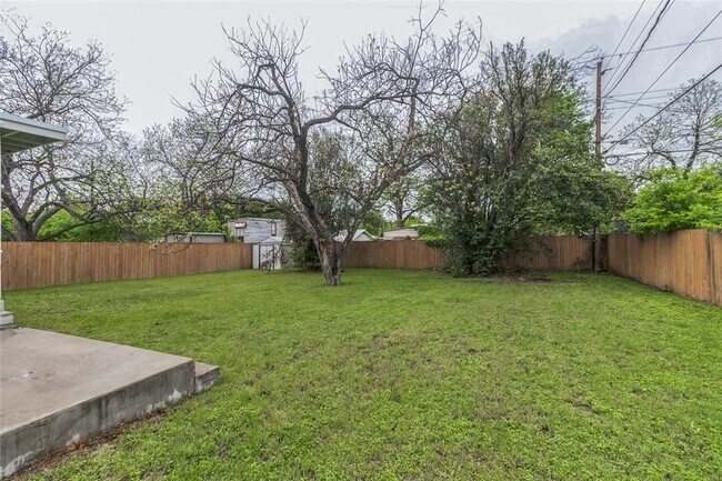 Building Photo - 1502 Villanova Dr