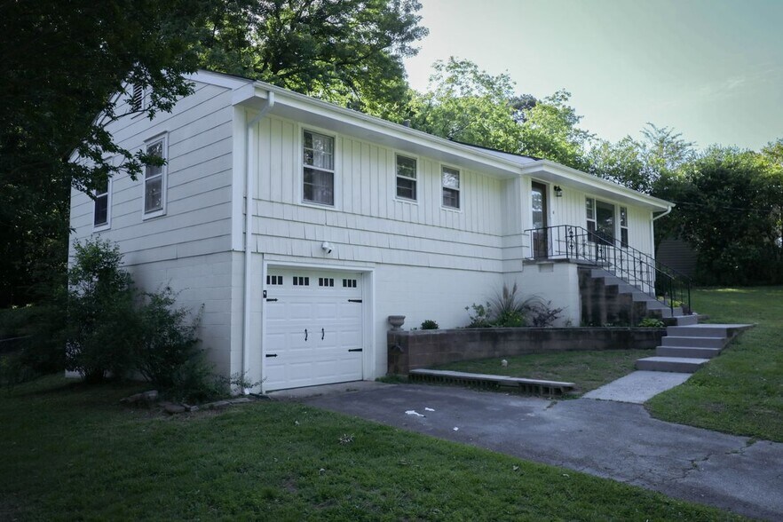 Building Photo - 3703 Chula Vista Dr