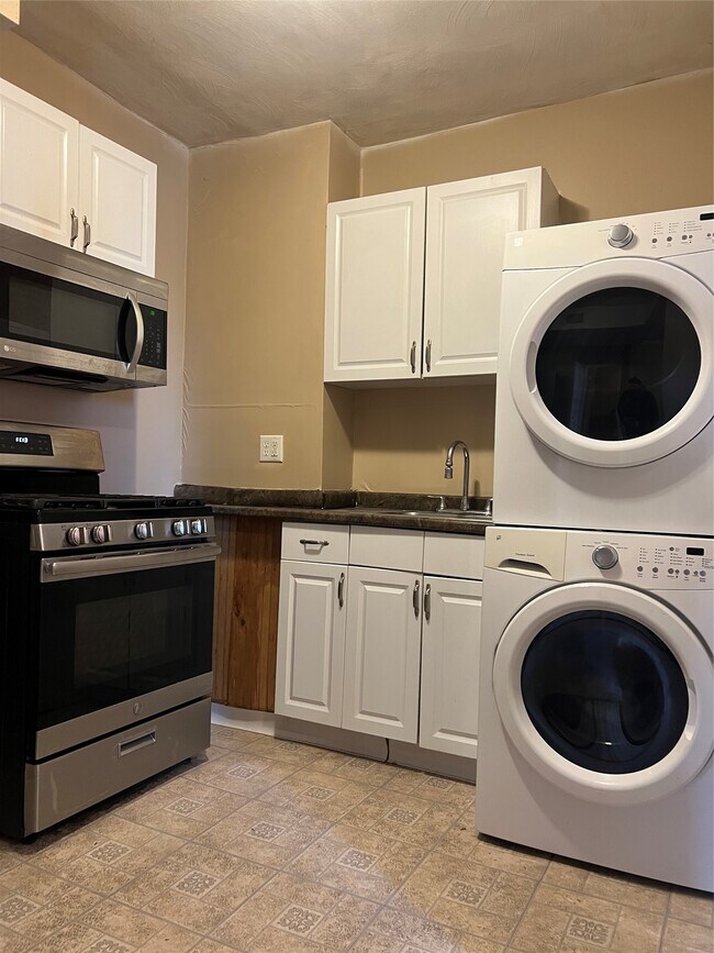 Building Photo - 47 Carroll St