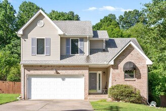 Building Photo - Pet Friendly Three Bedroom!