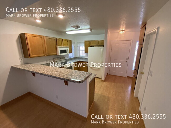 Building Photo - 1120 N Val Vista Dr