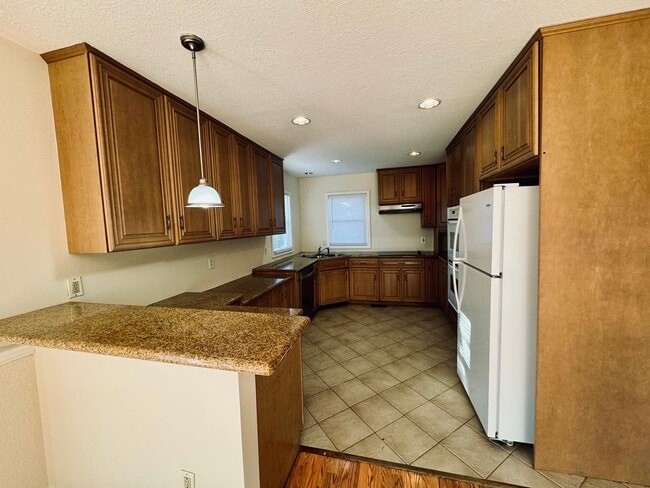 Building Photo - Duplex for Rent in TA school District