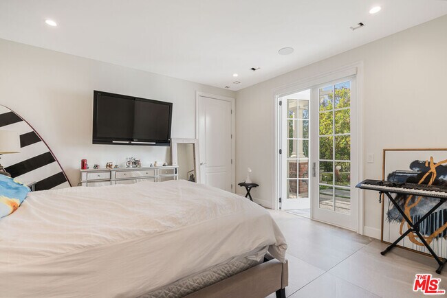 Building Photo - 3880 Prado del Trigo