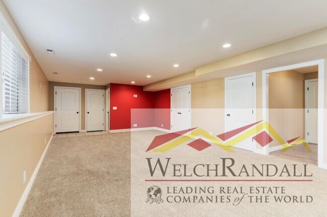 Building Photo - 525 Isabella Dr