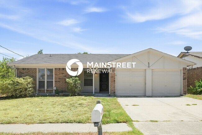 Building Photo - 3 Bedroom Pet-Friendly Home in Watauga, TX with Main Street Renewal